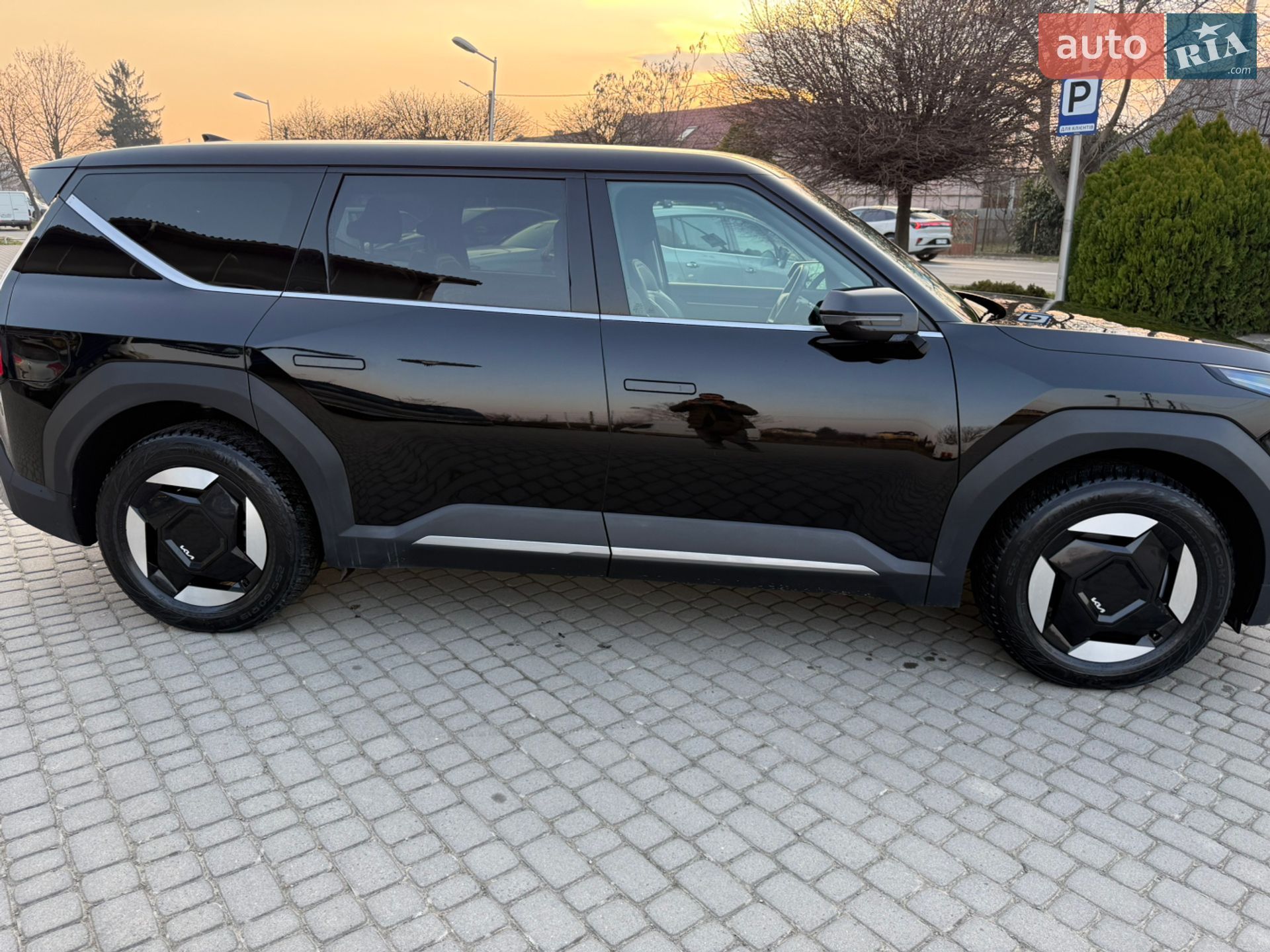 Kia EV9 2023 VIN KNDAB5S19R6020257 фото оголошення 4 з 11