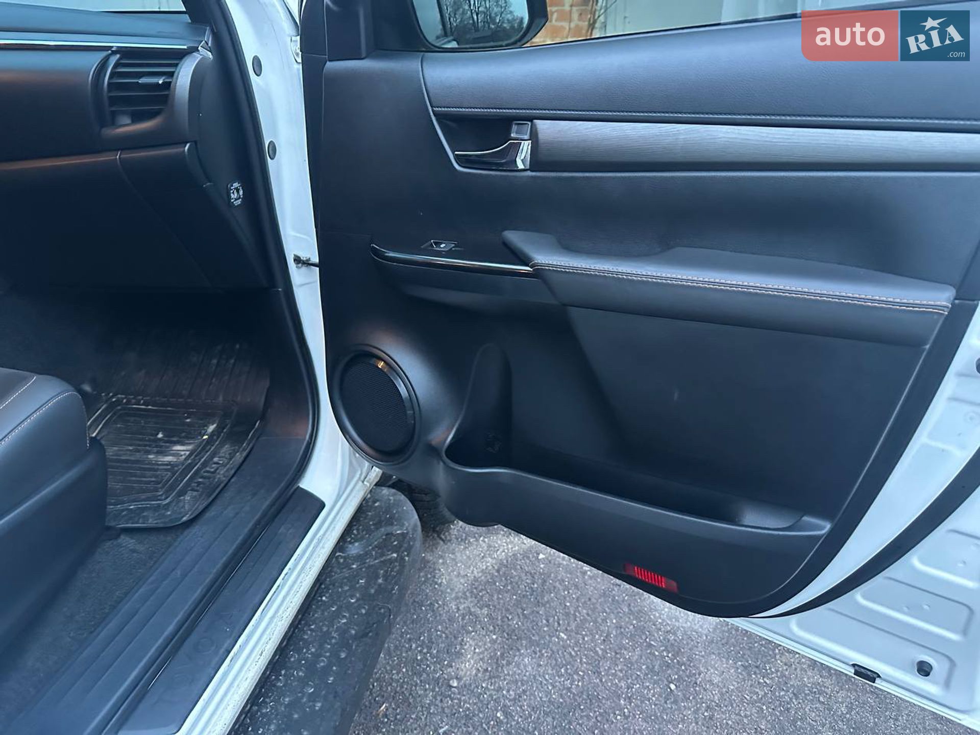 Toyota Hilux 2016 VIN MR0BA3CDX00101019 фото оголошення 8 з 17