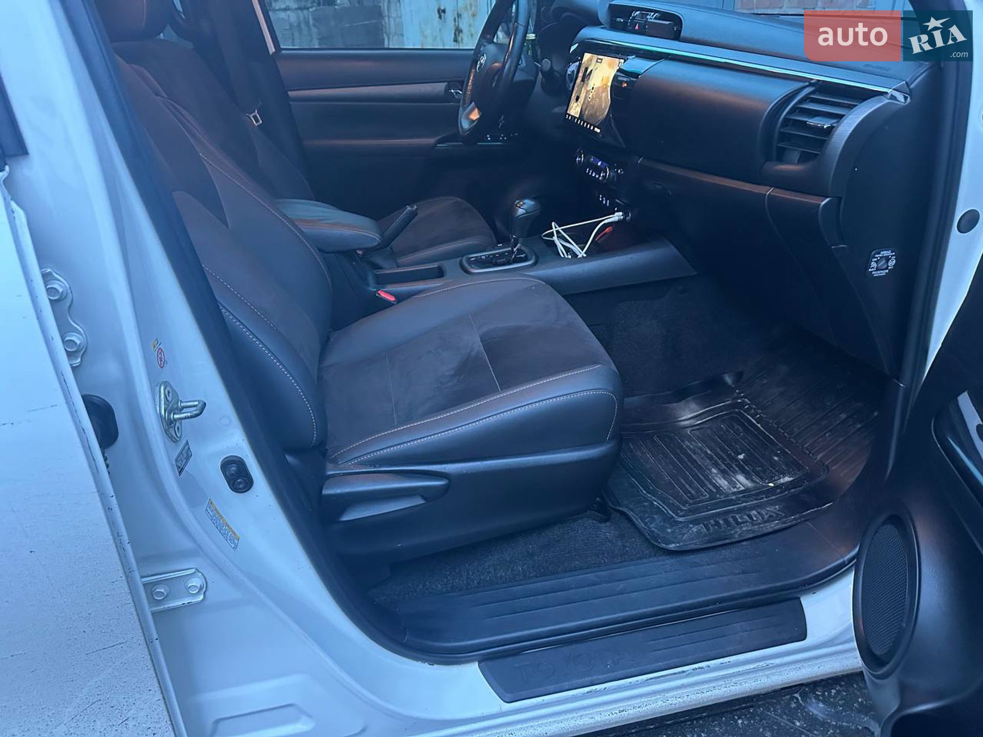 Toyota Hilux 2016 VIN MR0BA3CDX00101019 фото оголошення 9 з 17