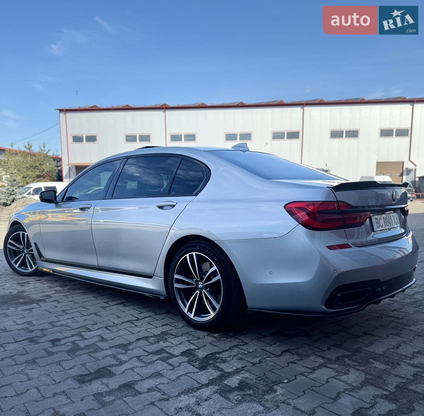BMW 7 Series 2016 VIN WBA7F2C56HG422421 фото оголошення 8 з 18