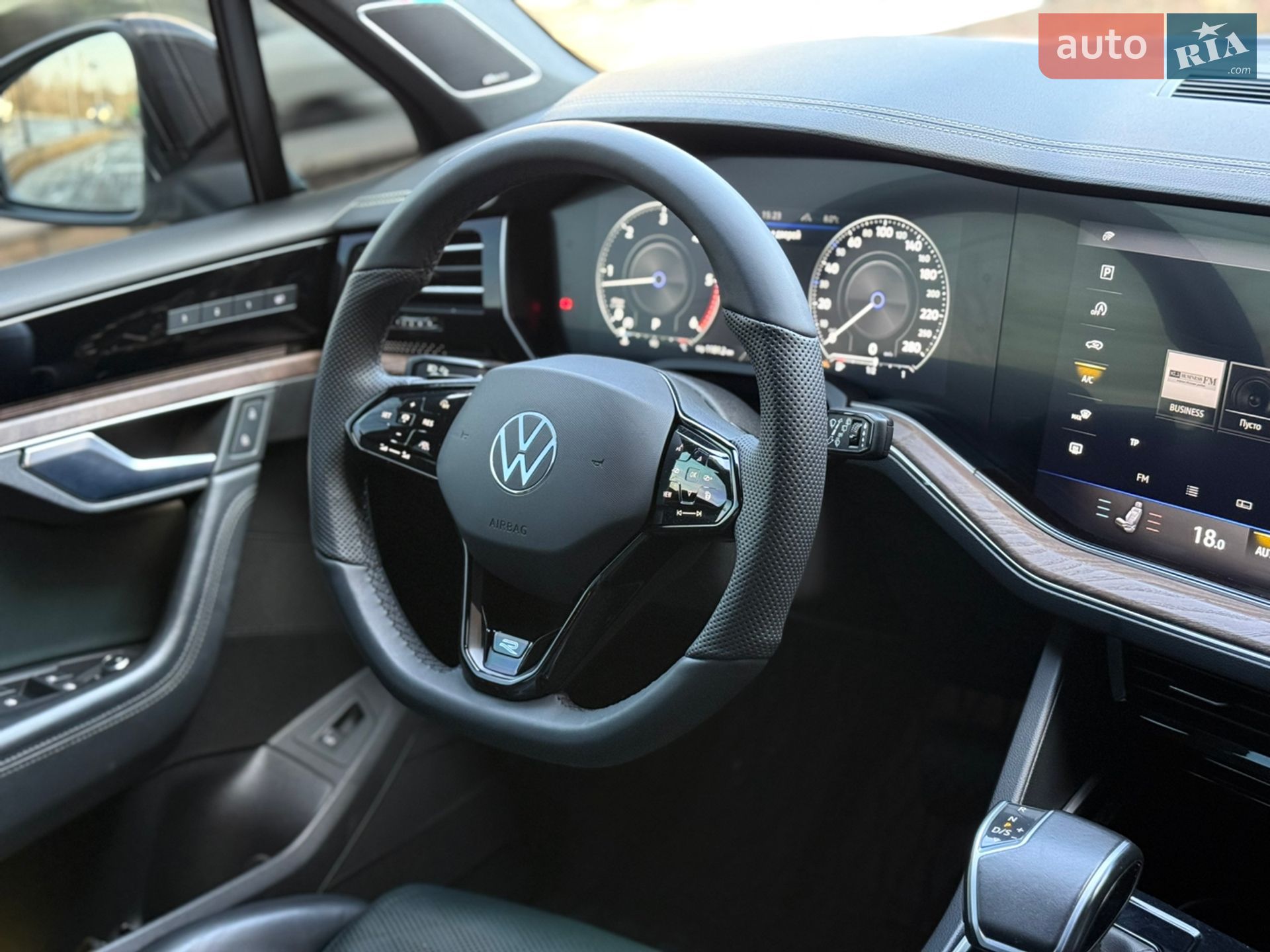 Volkswagen Touareg 2019 VIN WVGZZZCRZKD049232 фото оголошення 13 з 28