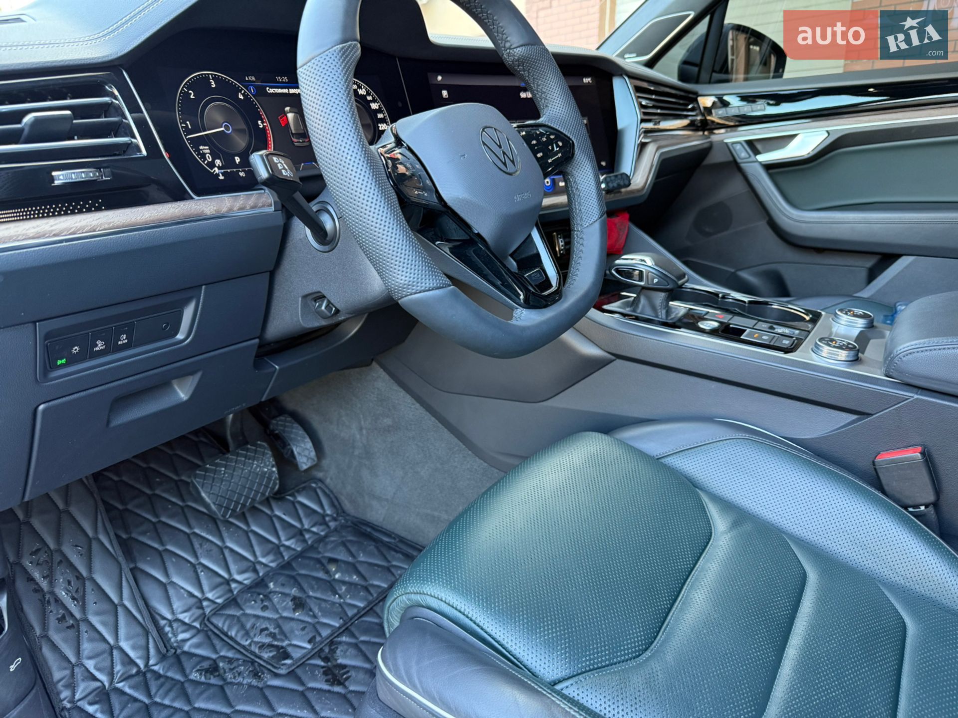 Volkswagen Touareg 2019 VIN WVGZZZCRZKD049232 фото оголошення 14 з 28