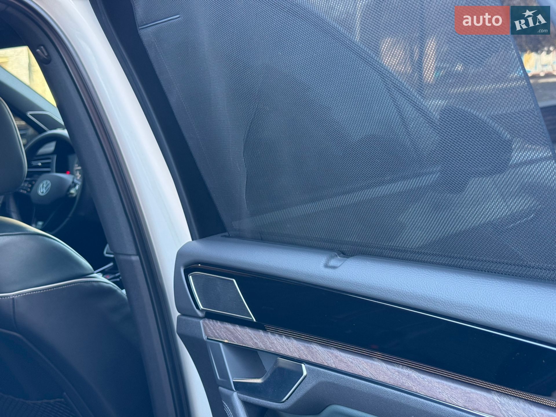 Volkswagen Touareg 2019 VIN WVGZZZCRZKD049232 фото оголошення 17 з 28