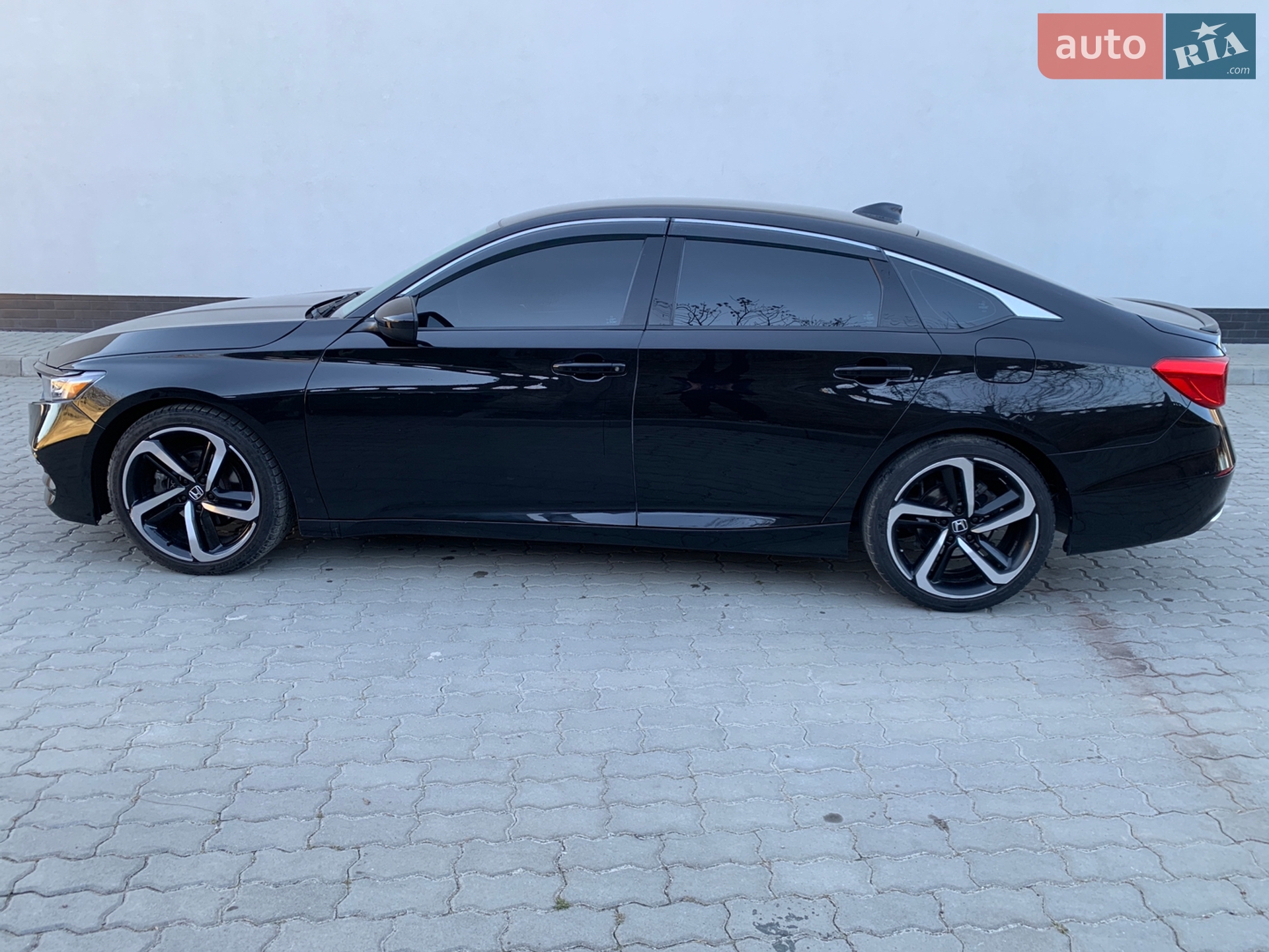 Honda Accord 2019 VIN 1HGCV1F38KA104496 фото оголошення 29 з 101