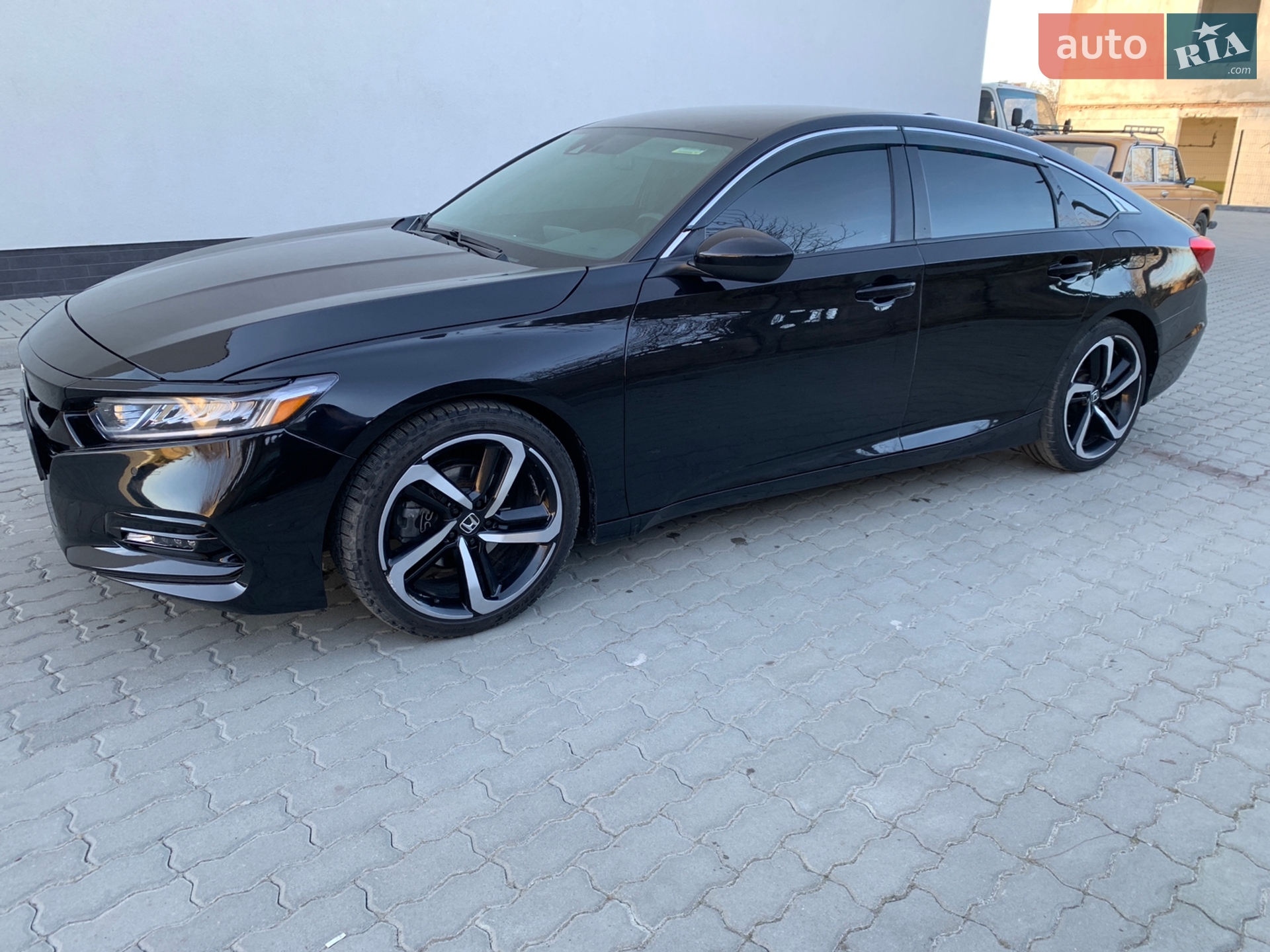 Honda Accord 2019 VIN 1HGCV1F38KA104496 фото оголошення 28 з 101