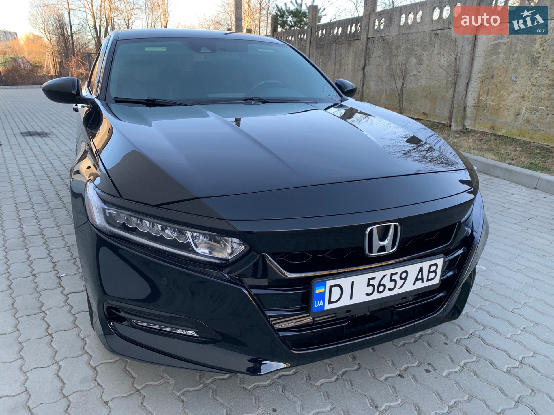 Honda Accord 2019 VIN 1HGCV1F38KA104496 фото оголошення 24 з 101
