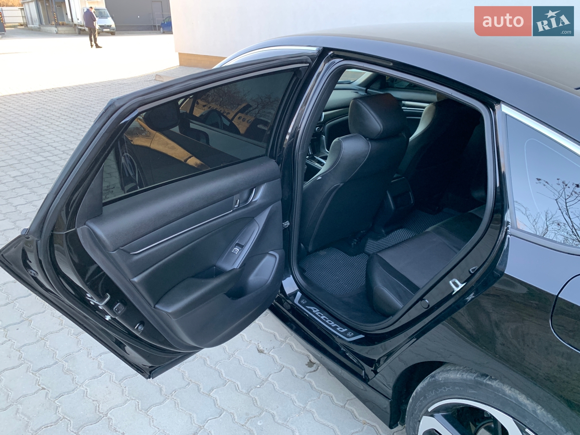 Honda Accord 2019 VIN 1HGCV1F38KA104496 фото оголошення 50 з 101