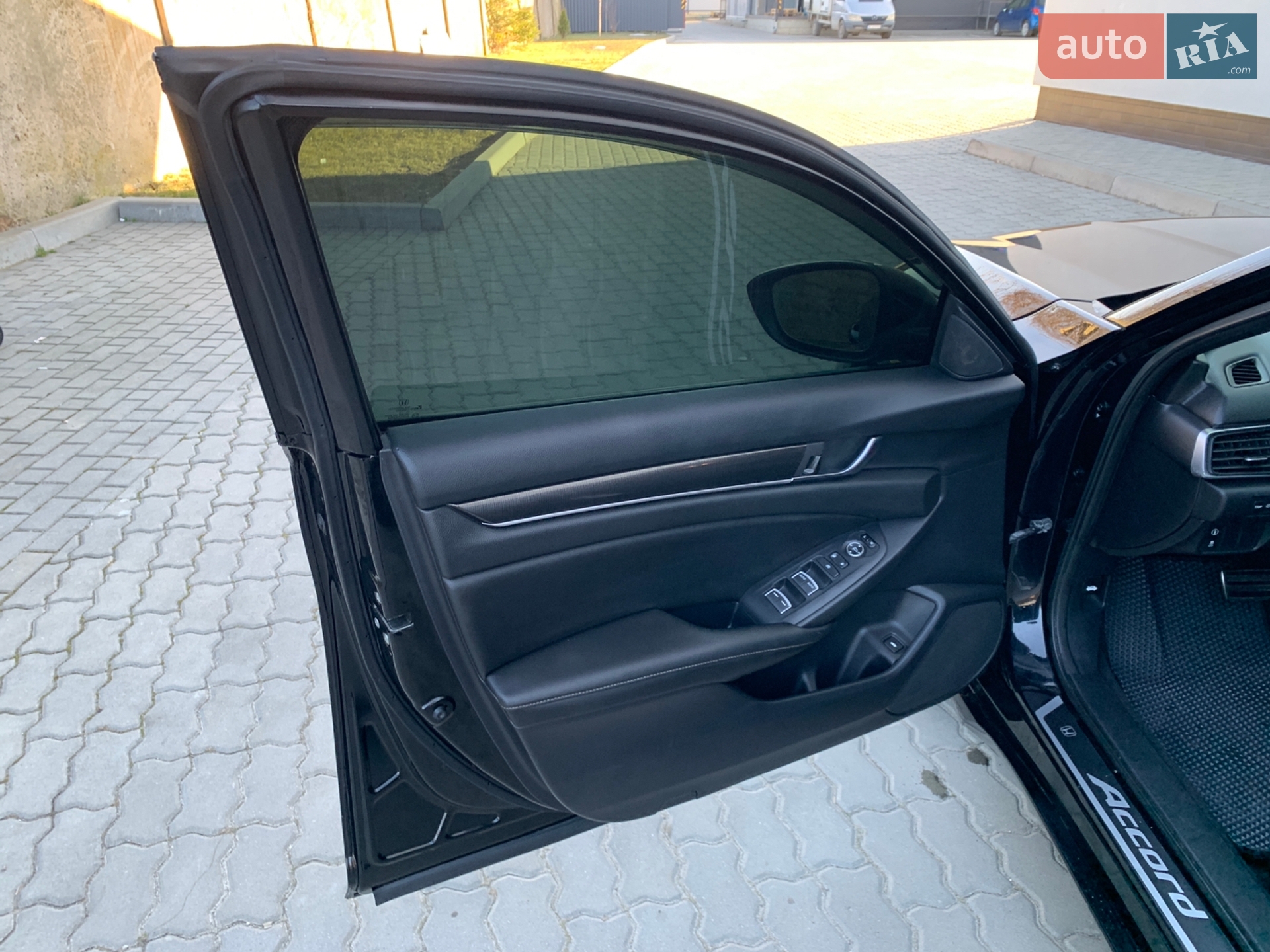 Honda Accord 2019 VIN 1HGCV1F38KA104496 фото оголошення 44 з 101