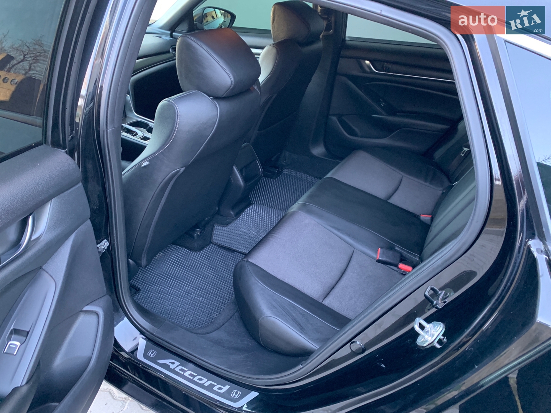 Honda Accord 2019 VIN 1HGCV1F38KA104496 фото оголошення 49 з 101