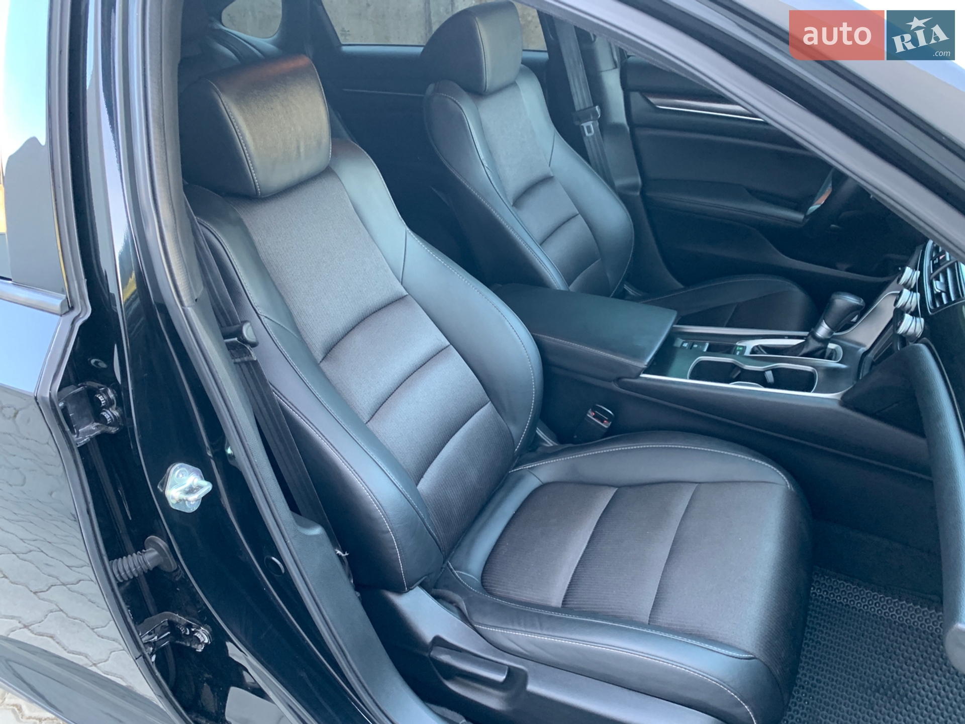 Honda Accord 2019 VIN 1HGCV1F38KA104496 фото оголошення 58 з 101