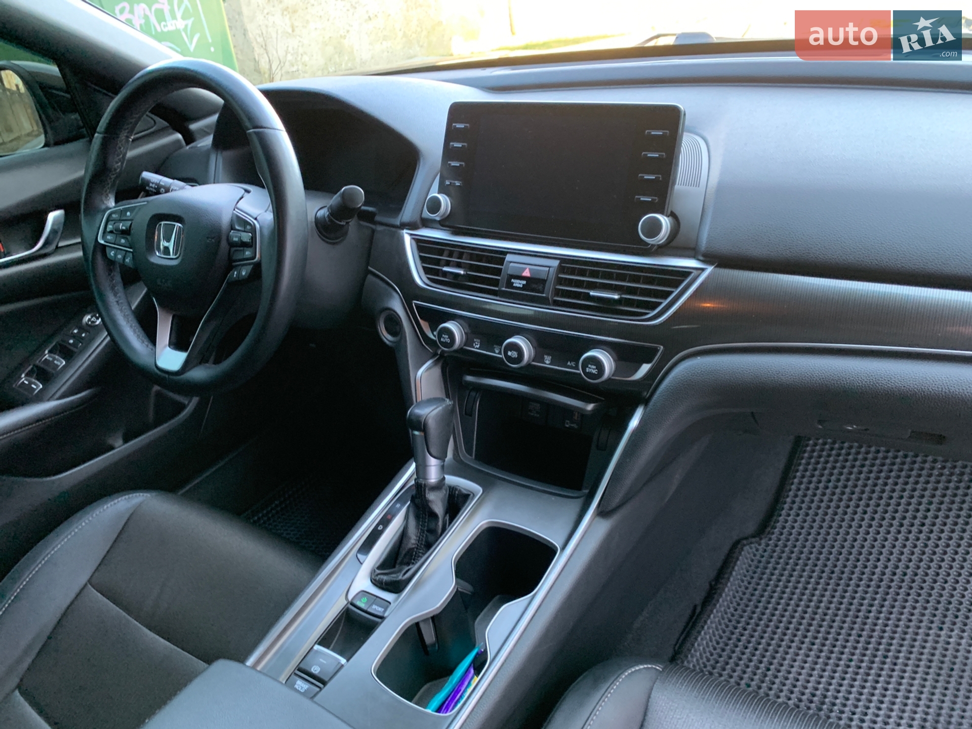 Honda Accord 2019 VIN 1HGCV1F38KA104496 фото оголошення 56 з 101