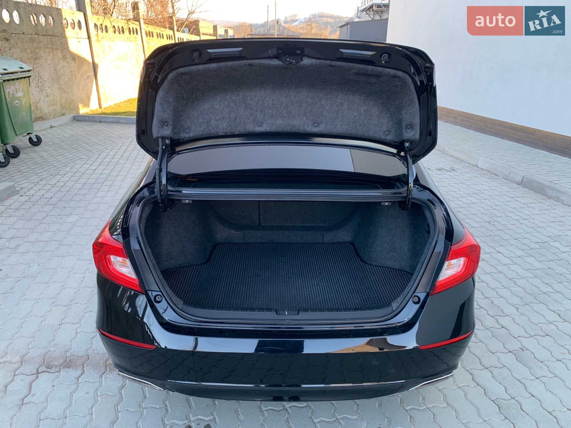 Honda Accord 2019 VIN 1HGCV1F38KA104496 фото оголошення 62 з 101