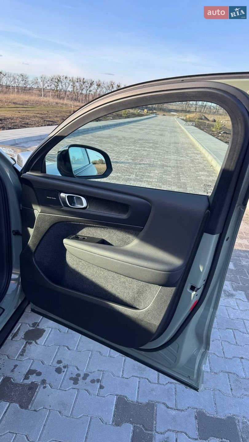 Volvo C40 Recharge 2023 VIN YV1XKEDV7P2060197 фото оголошення 8 з 34