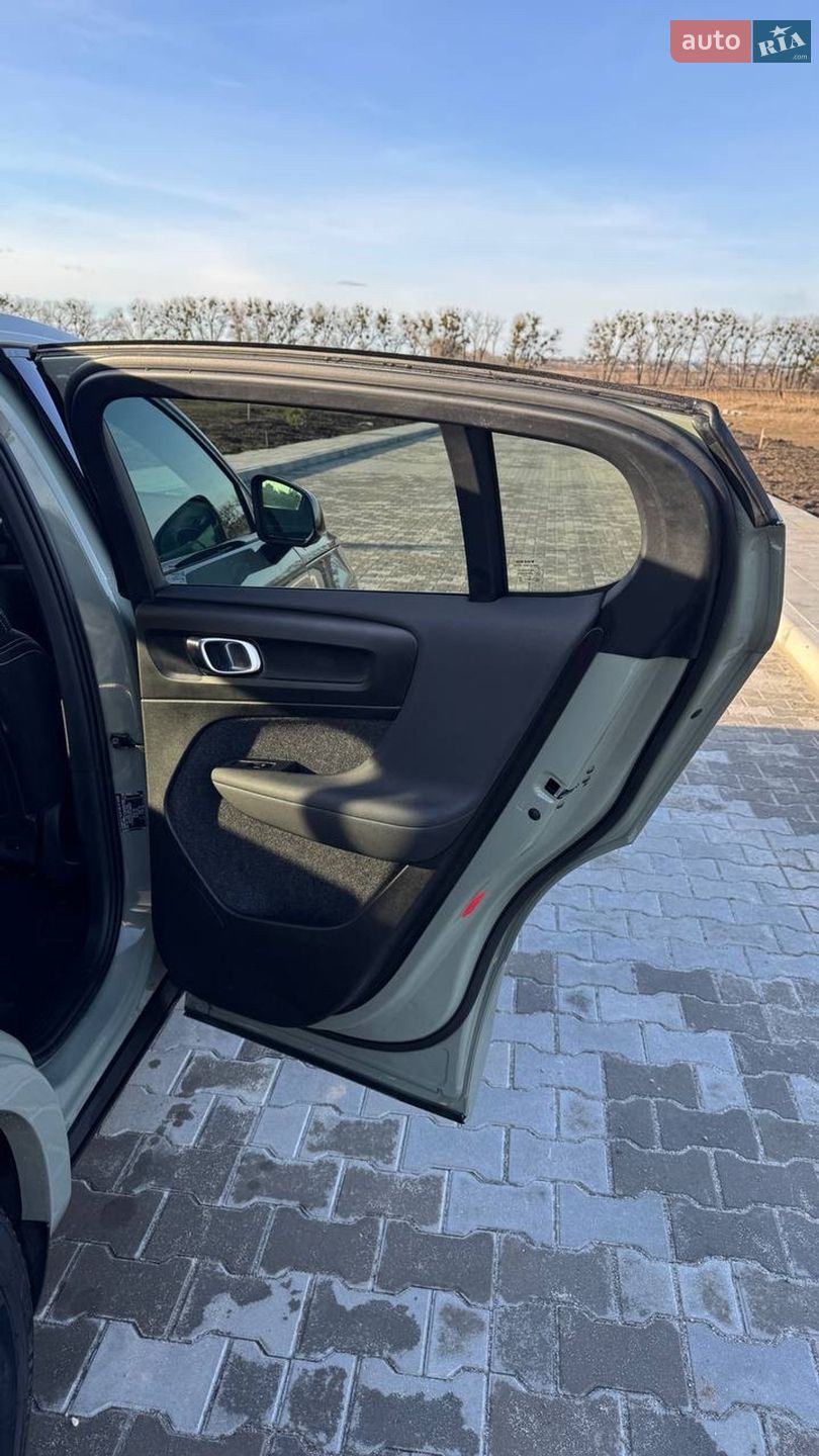Volvo C40 Recharge 2023 VIN YV1XKEDV7P2060197 фото оголошення 30 з 34