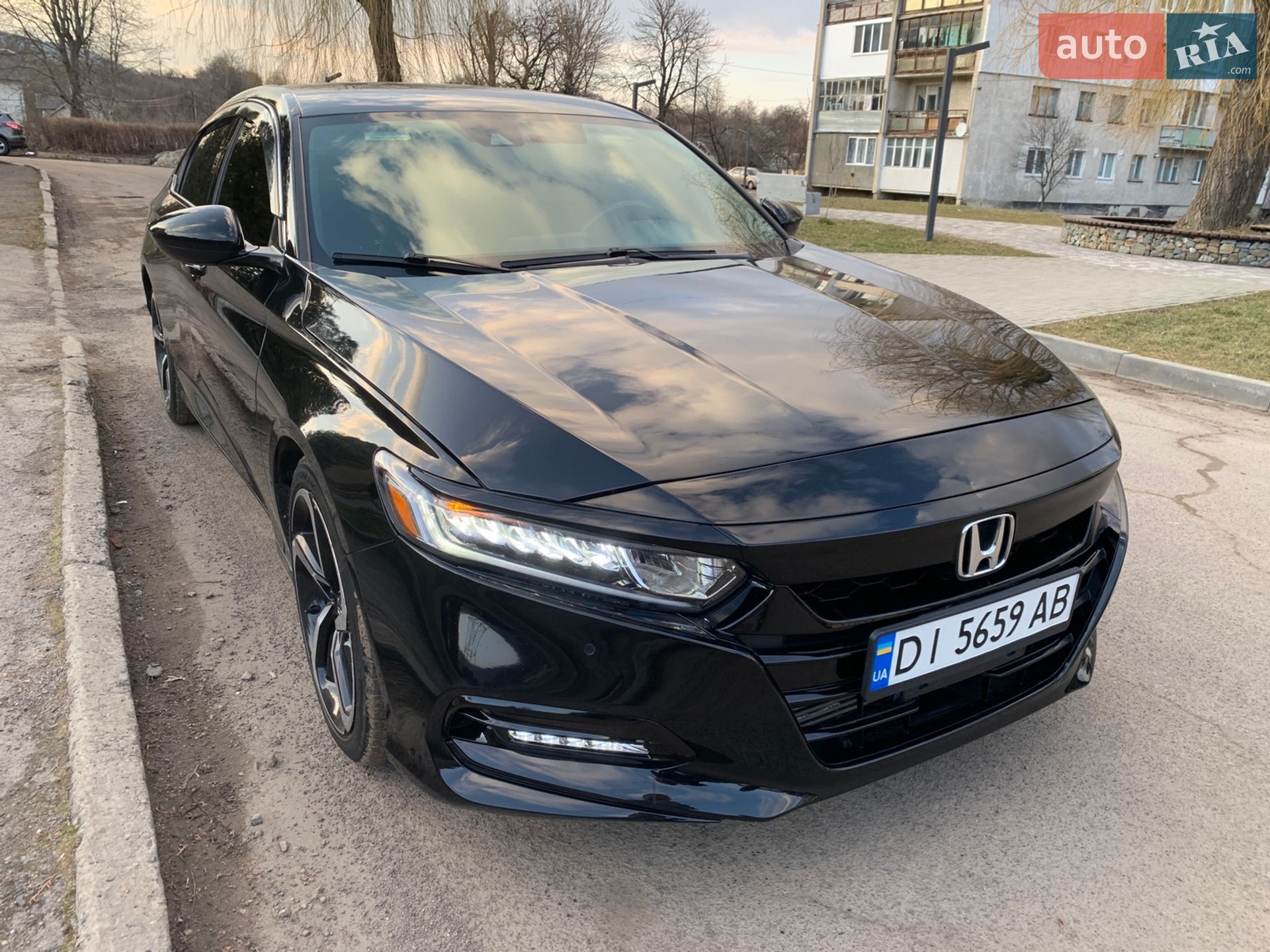 Honda Accord 2019 VIN 1HGCV1F38KA104496 фото оголошення 14 з 101