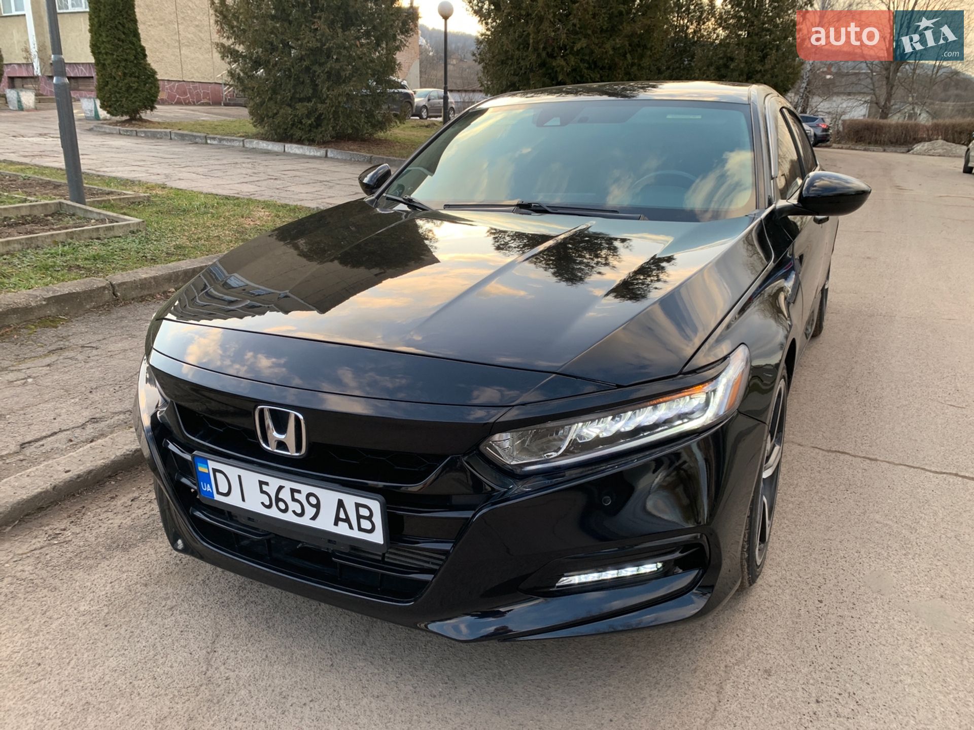 Honda Accord 2019 VIN 1HGCV1F38KA104496 фото оголошення 16 з 101