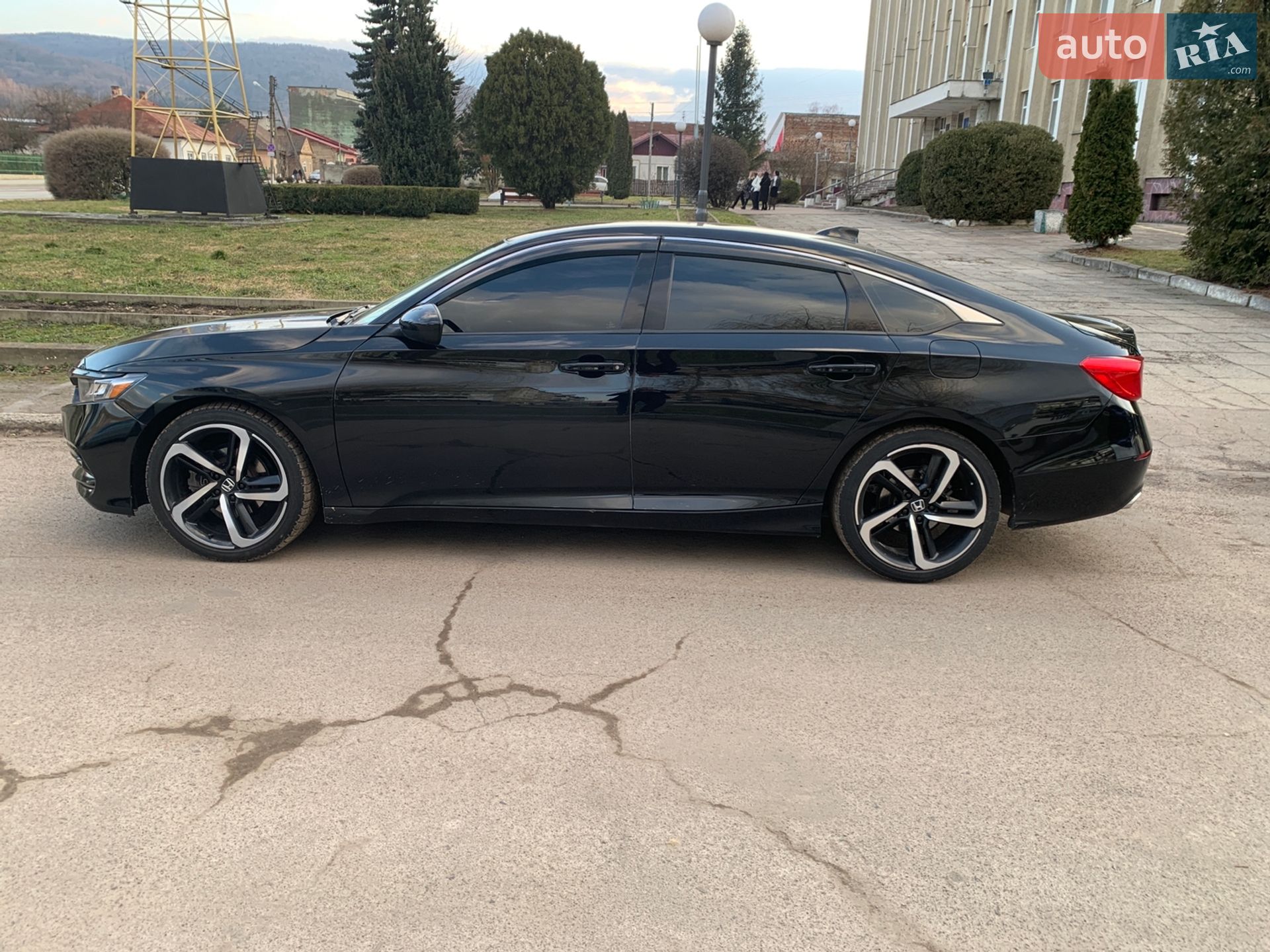 Honda Accord 2019 VIN 1HGCV1F38KA104496 фото оголошення 17 з 101