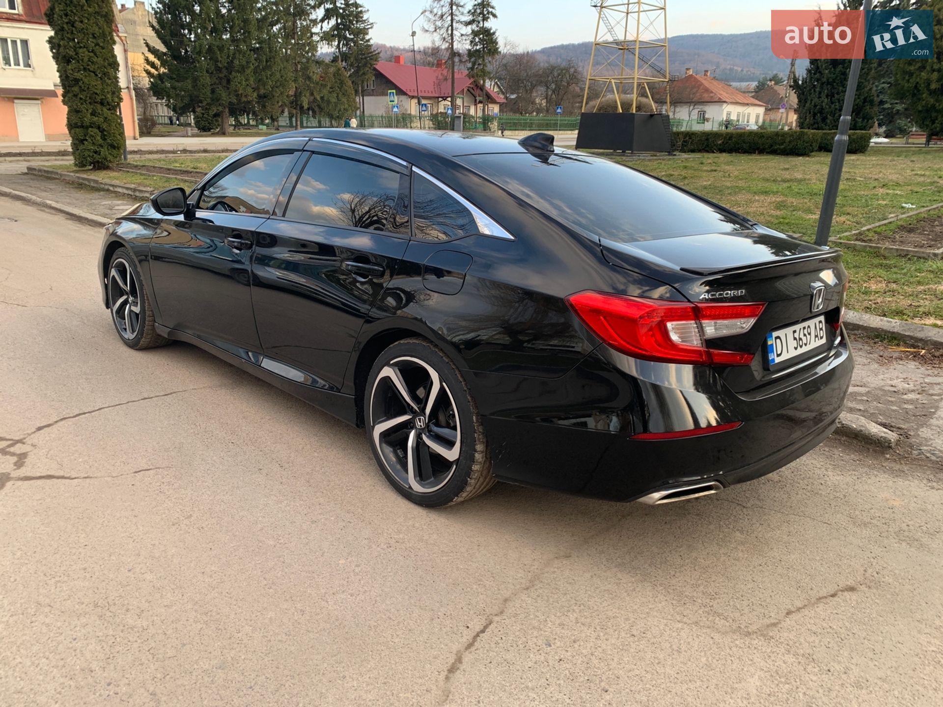 Honda Accord 2019 VIN 1HGCV1F38KA104496 фото оголошення 18 з 101