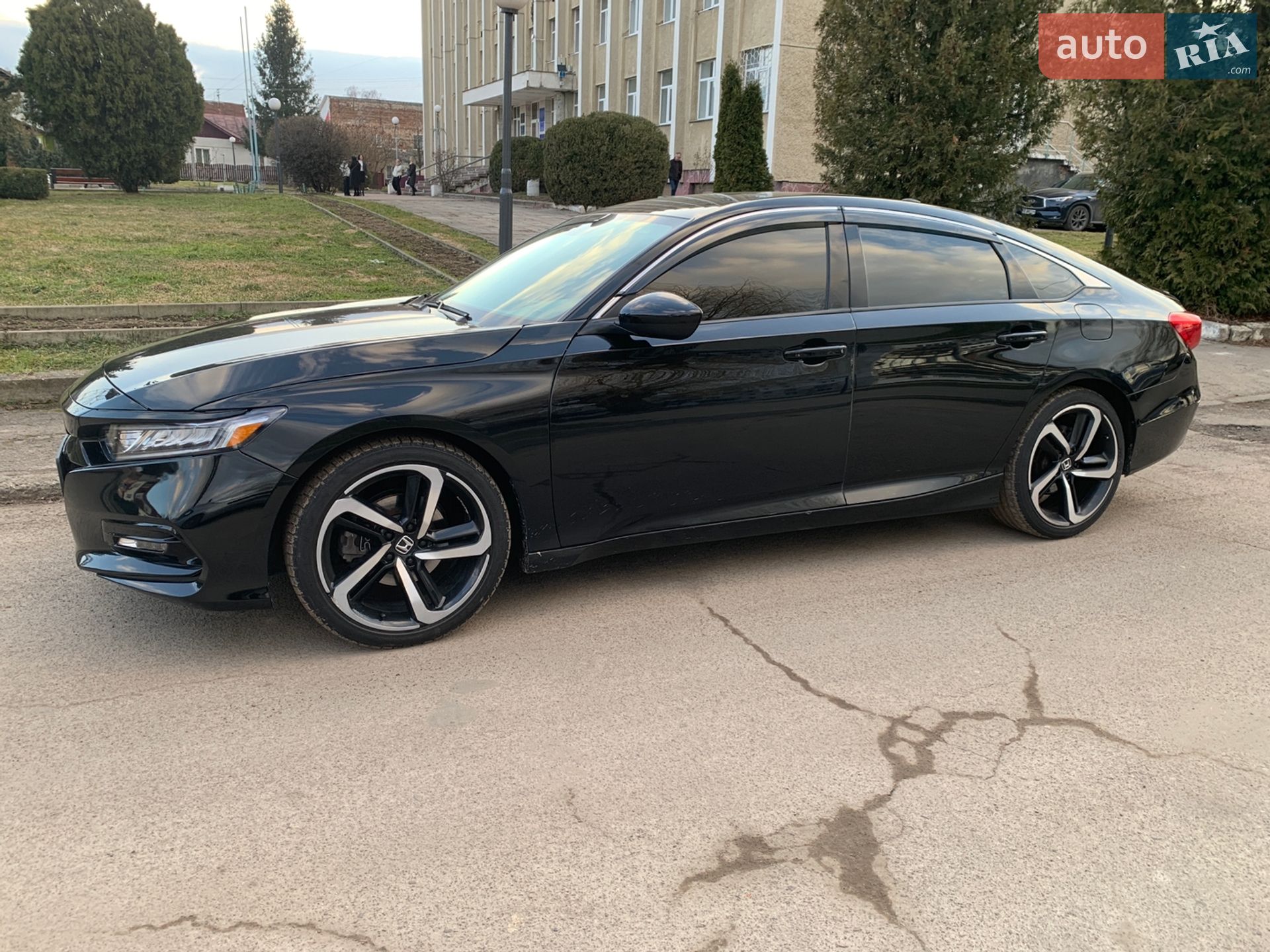 Honda Accord 2019 VIN 1HGCV1F38KA104496 фото оголошення 19 з 101