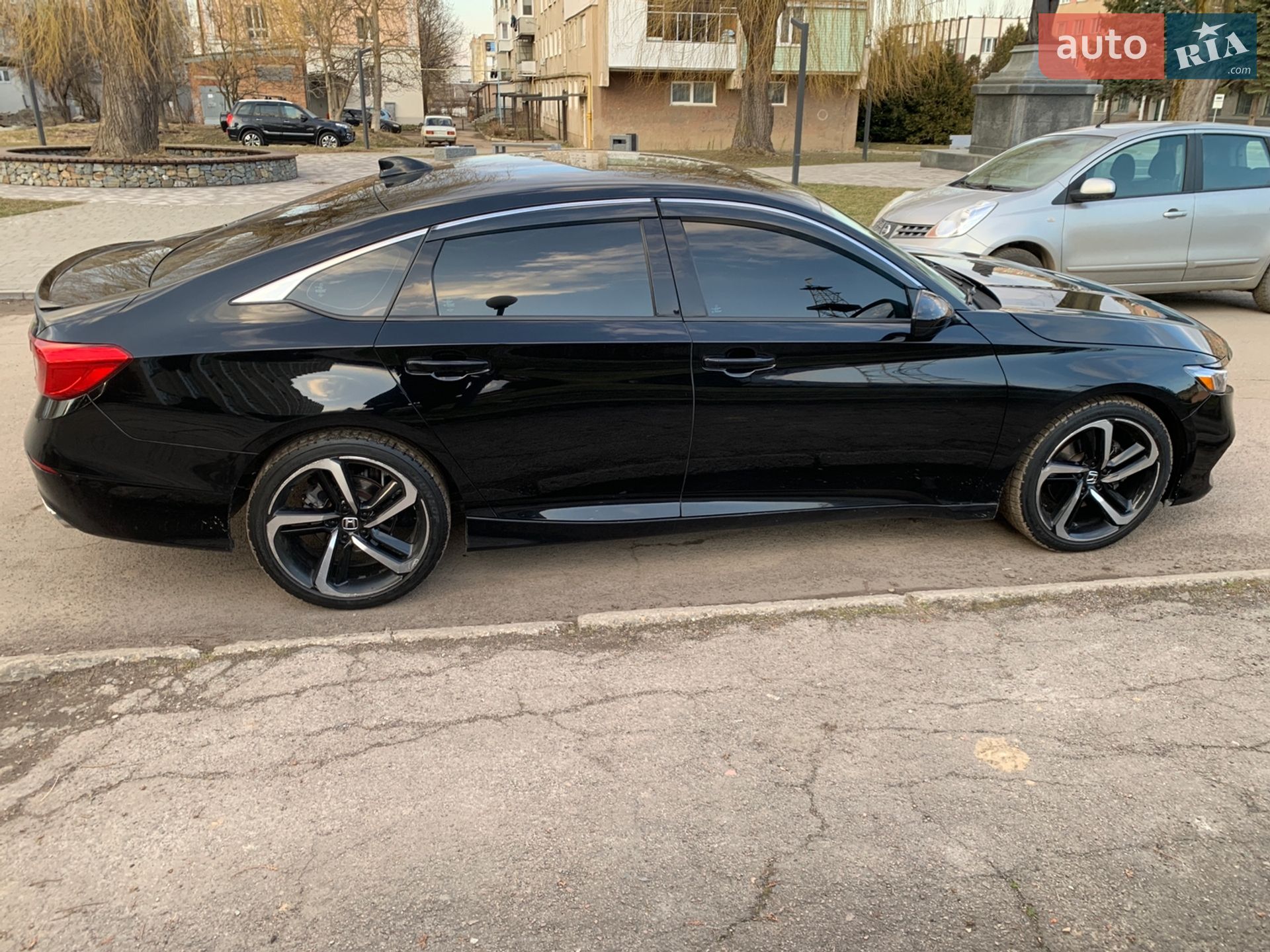 Honda Accord 2019 VIN 1HGCV1F38KA104496 фото оголошення 22 з 101