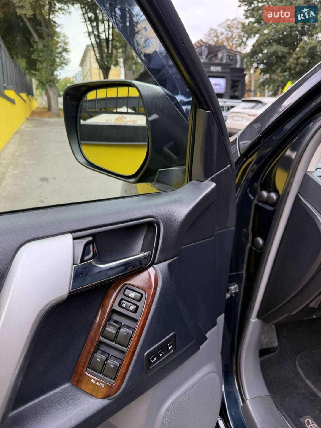 Toyota Land Cruiser Prado 2012 VIN JTEBH3FJ105050519 фото оголошення 6 з 24