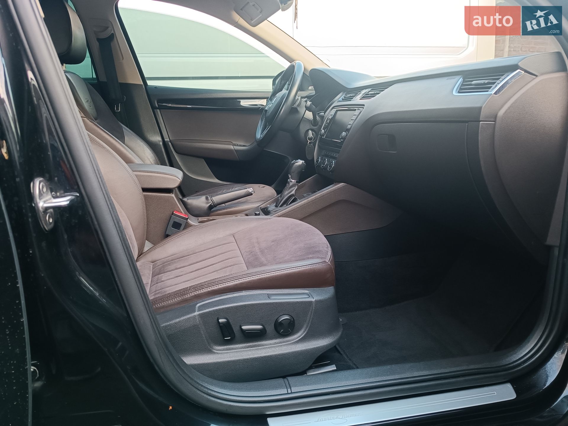 Skoda Octavia 2016 VIN TMBLK9NE9H0053985 фото оголошення 8 з 65