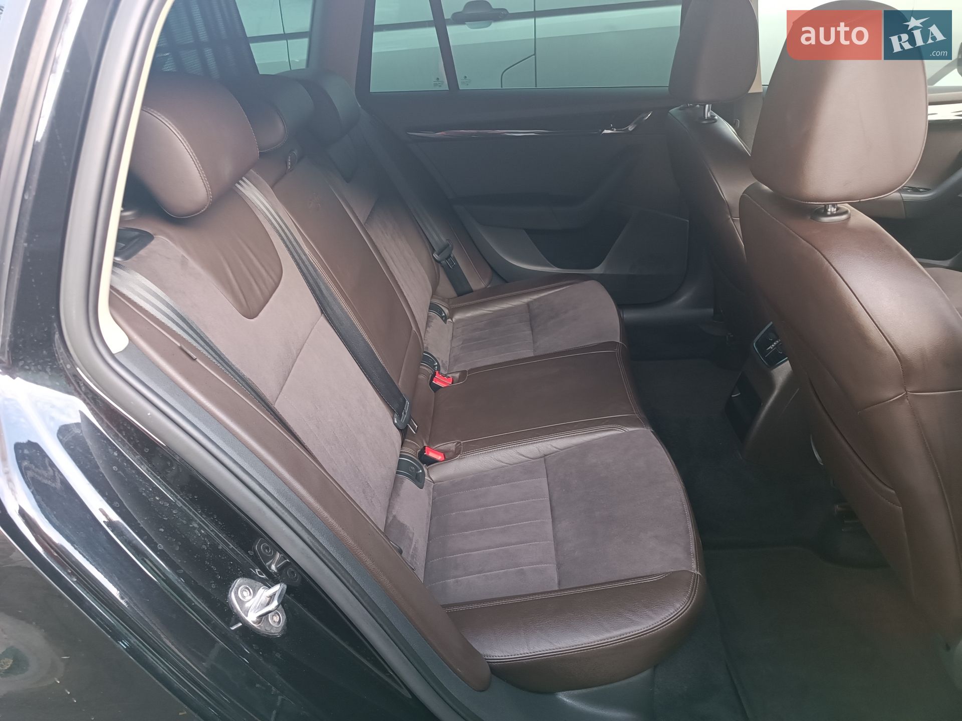 Skoda Octavia 2016 VIN TMBLK9NE9H0053985 фото оголошення 12 з 65