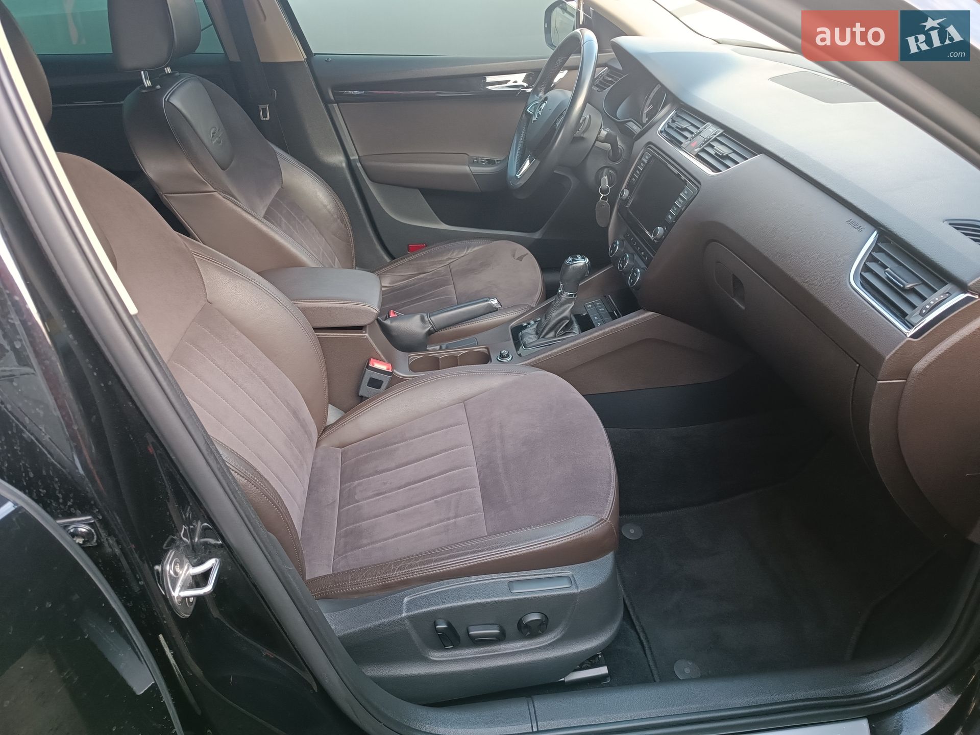 Skoda Octavia 2016 VIN TMBLK9NE9H0053985 фото оголошення 14 з 65