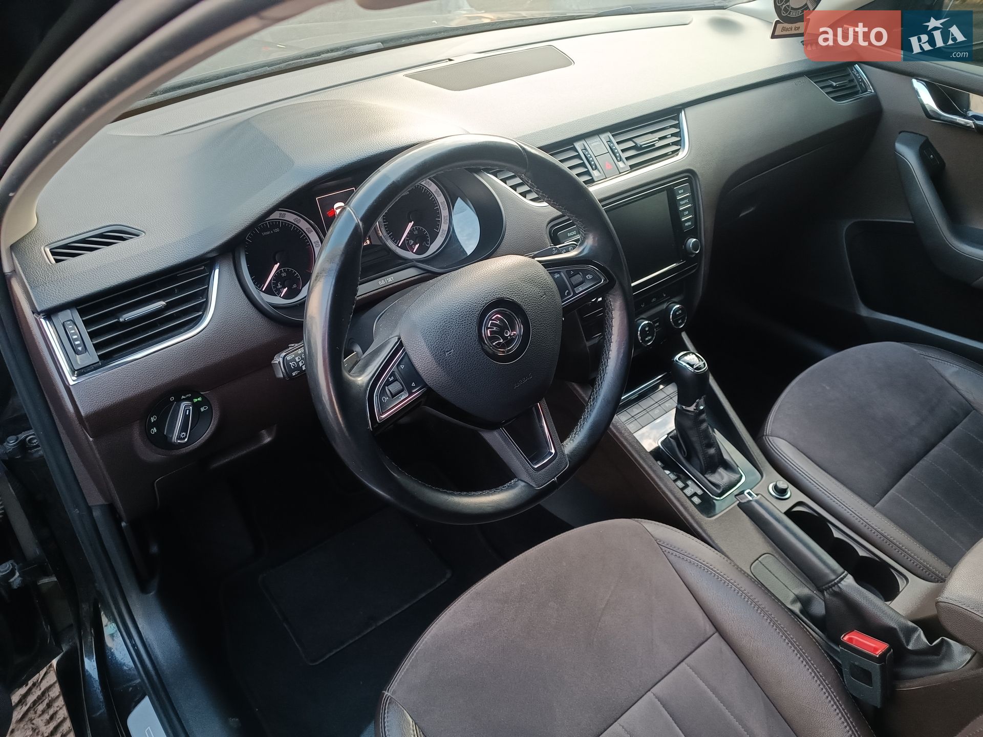 Skoda Octavia 2016 VIN TMBLK9NE9H0053985 фото оголошення 32 з 65