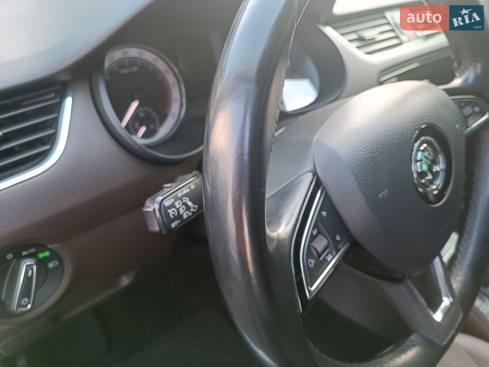 Skoda Octavia 2016 VIN TMBLK9NE9H0053985 фото оголошення 27 з 65