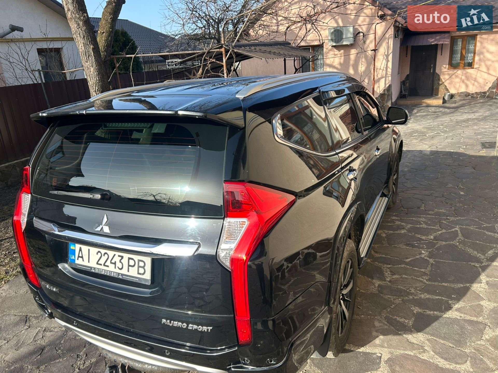 Mitsubishi Pajero Sport 2017 VIN MMCGUKS10HHZ06248 фото оголошення 3 з 54