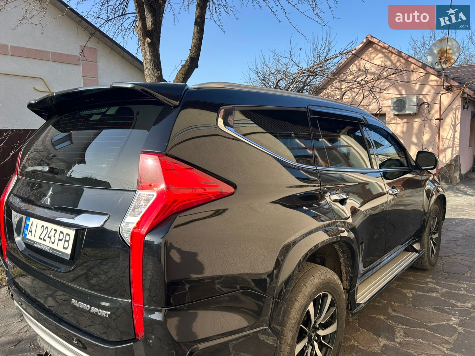 Mitsubishi Pajero Sport 2017 VIN MMCGUKS10HHZ06248 фото оголошення 5 з 54