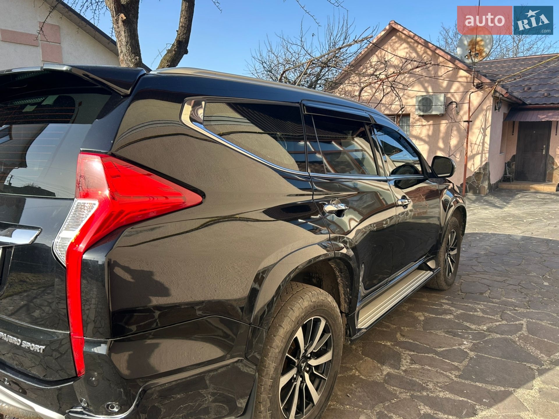 Mitsubishi Pajero Sport 2017 VIN MMCGUKS10HHZ06248 фото оголошення 6 з 54
