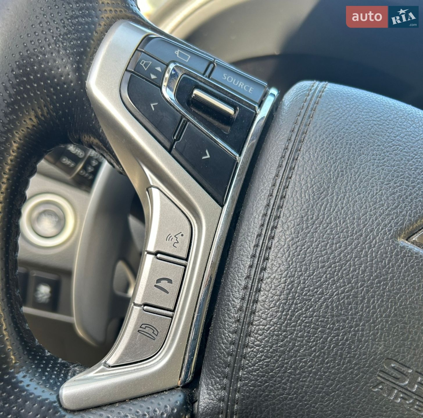 Mitsubishi Pajero Sport 2017 VIN MMCGUKS10HHZ06248 фото оголошення 15 з 54