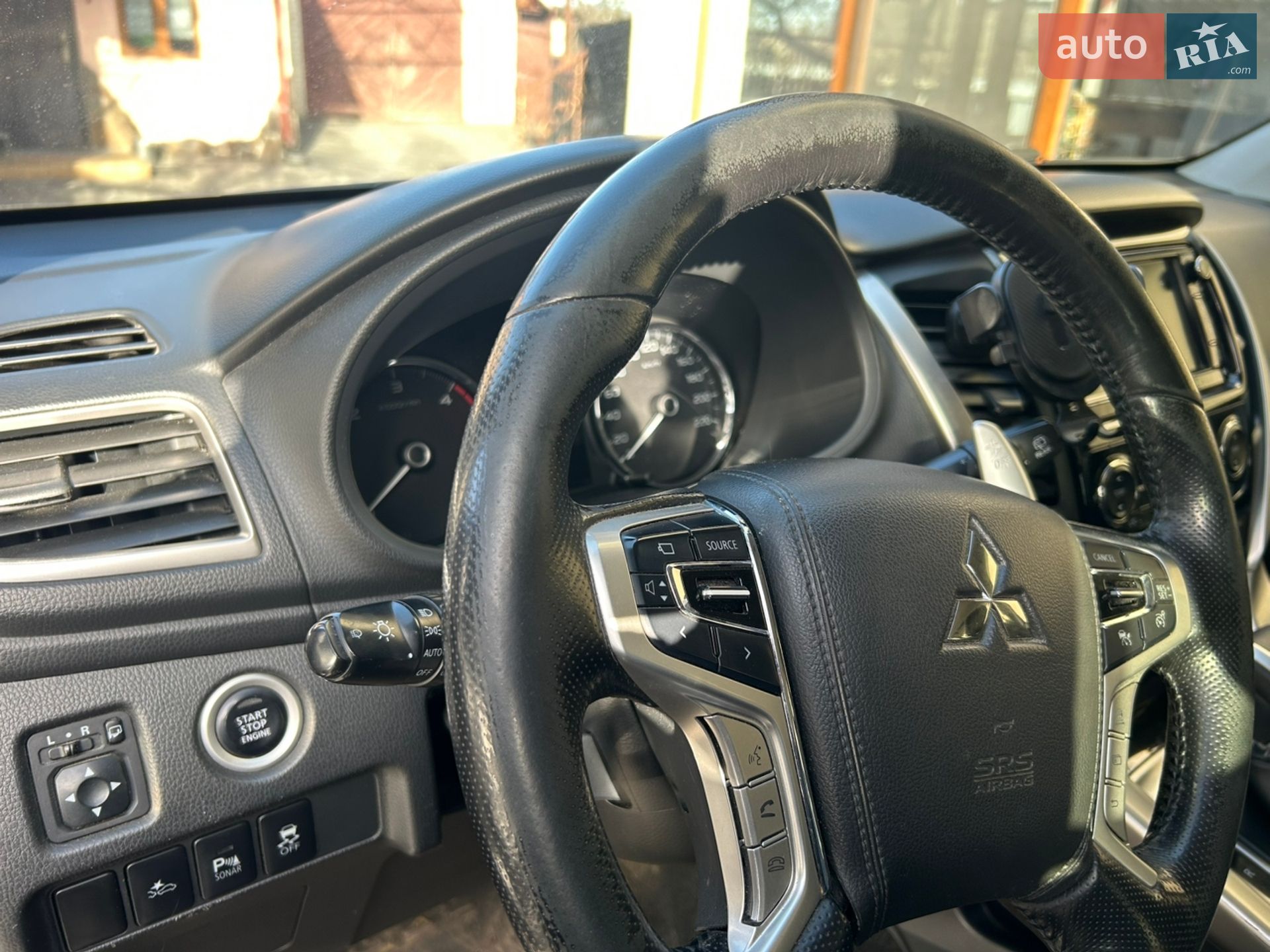 Mitsubishi Pajero Sport 2017 VIN MMCGUKS10HHZ06248 фото оголошення 16 з 54