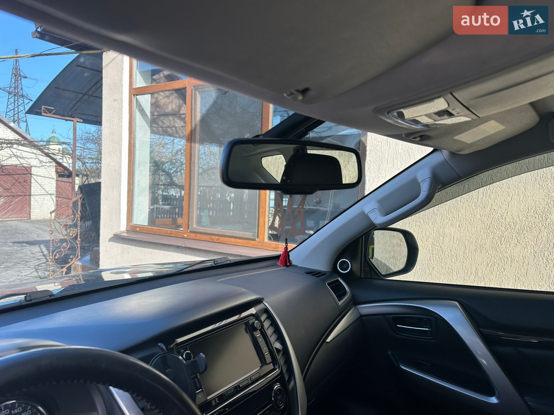 Mitsubishi Pajero Sport 2017 VIN MMCGUKS10HHZ06248 фото оголошення 17 з 54