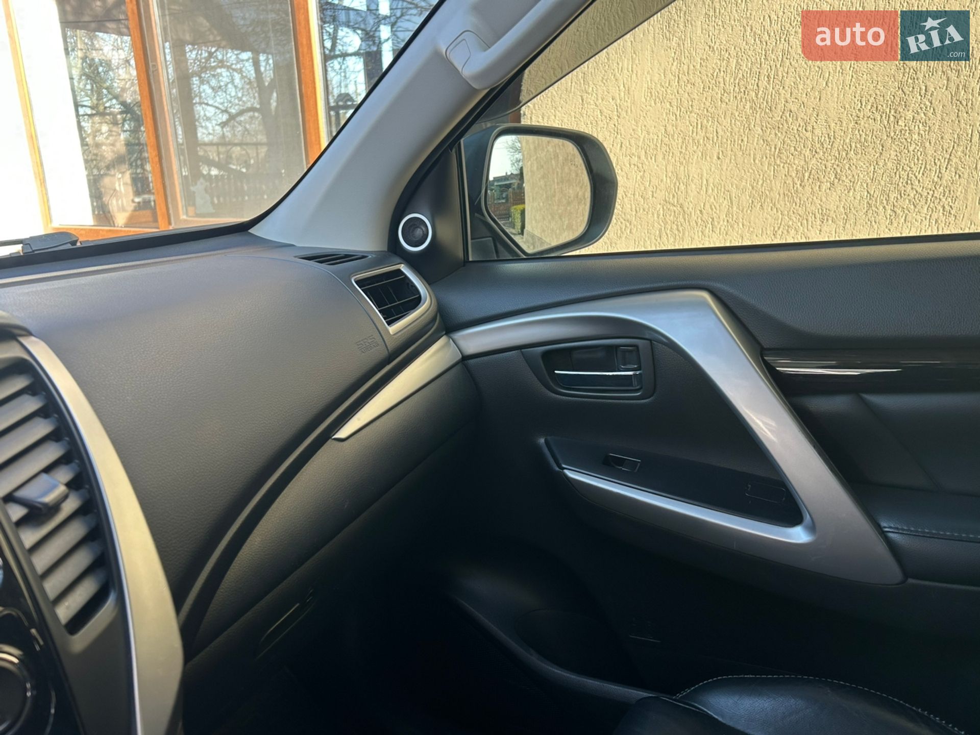 Mitsubishi Pajero Sport 2017 VIN MMCGUKS10HHZ06248 фото оголошення 27 з 54