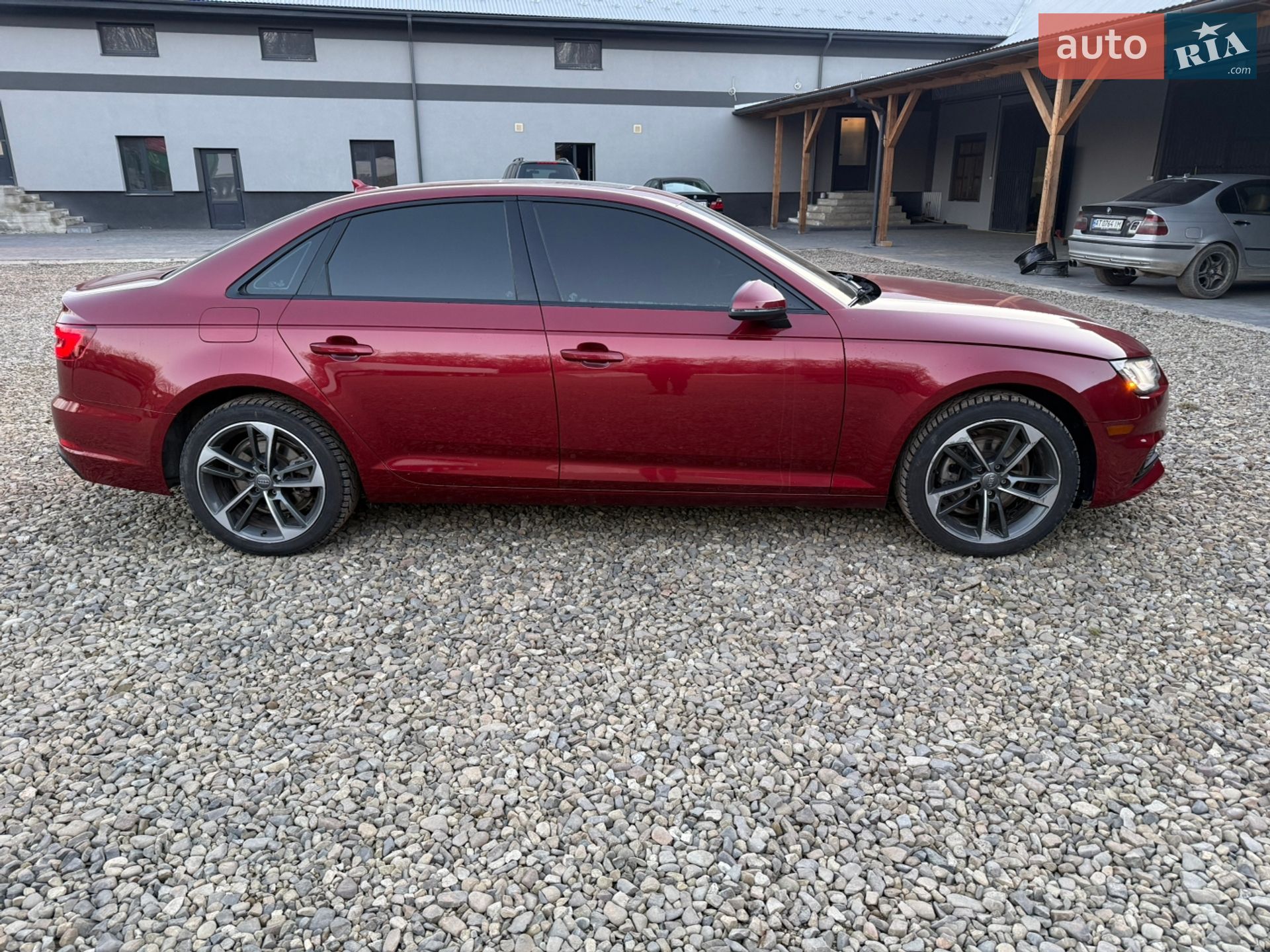 Audi A4 2019 VIN WAUGMAF45KN017107 фото оголошення 7 з 31