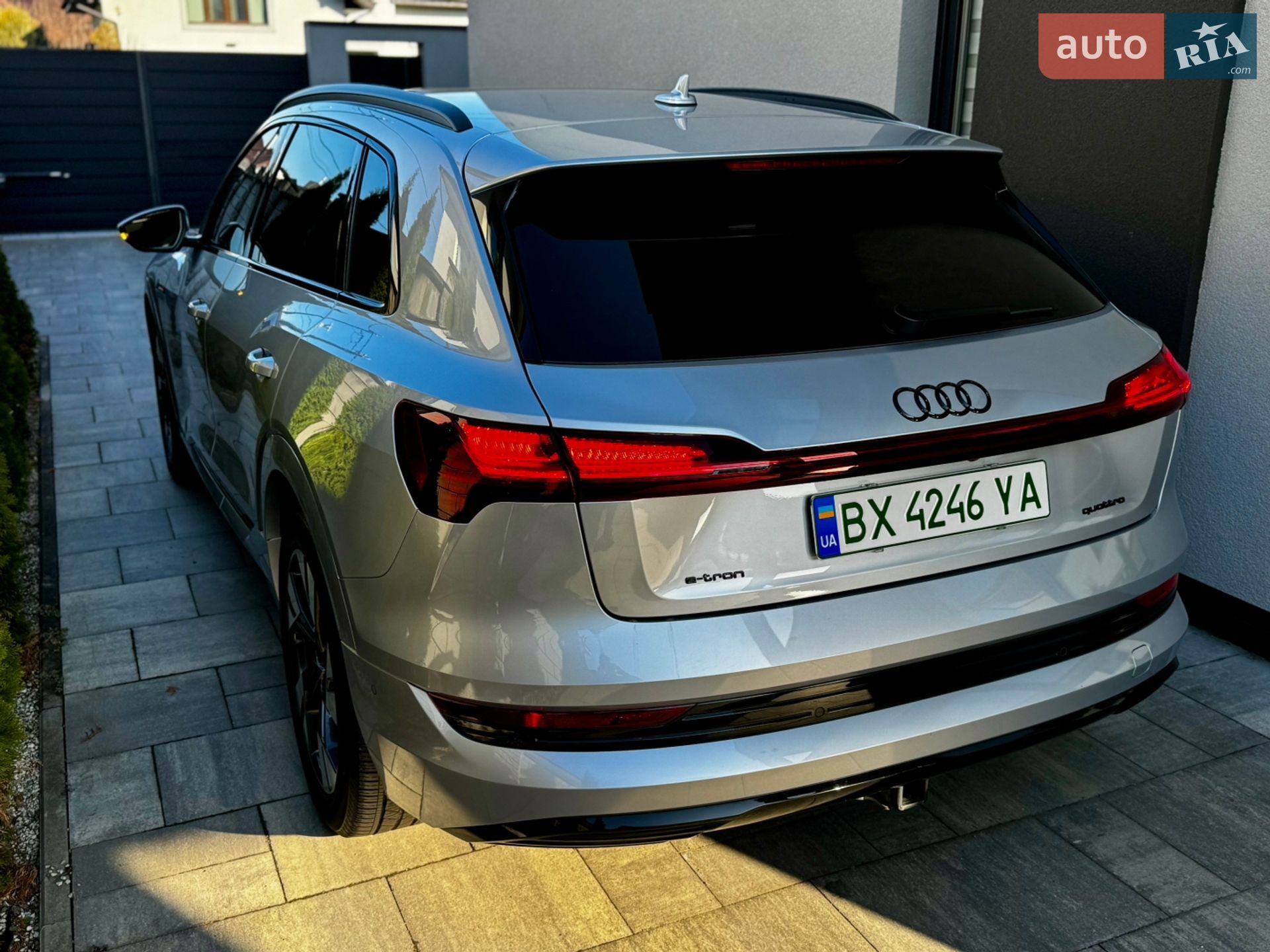 Audi e-tron 2022 VIN WA1AAAGE1NB047049 фото оголошення 5 з 52