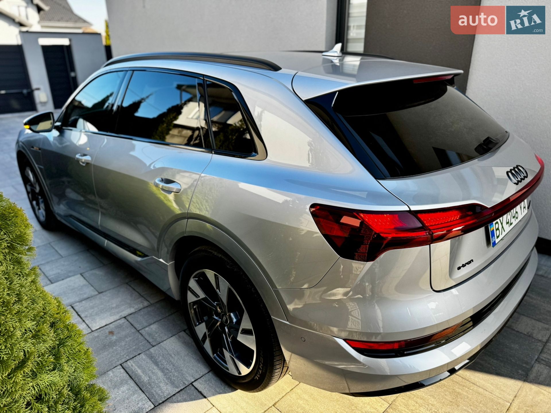 Audi e-tron 2022 VIN WA1AAAGE1NB047049 фото оголошення 6 з 52