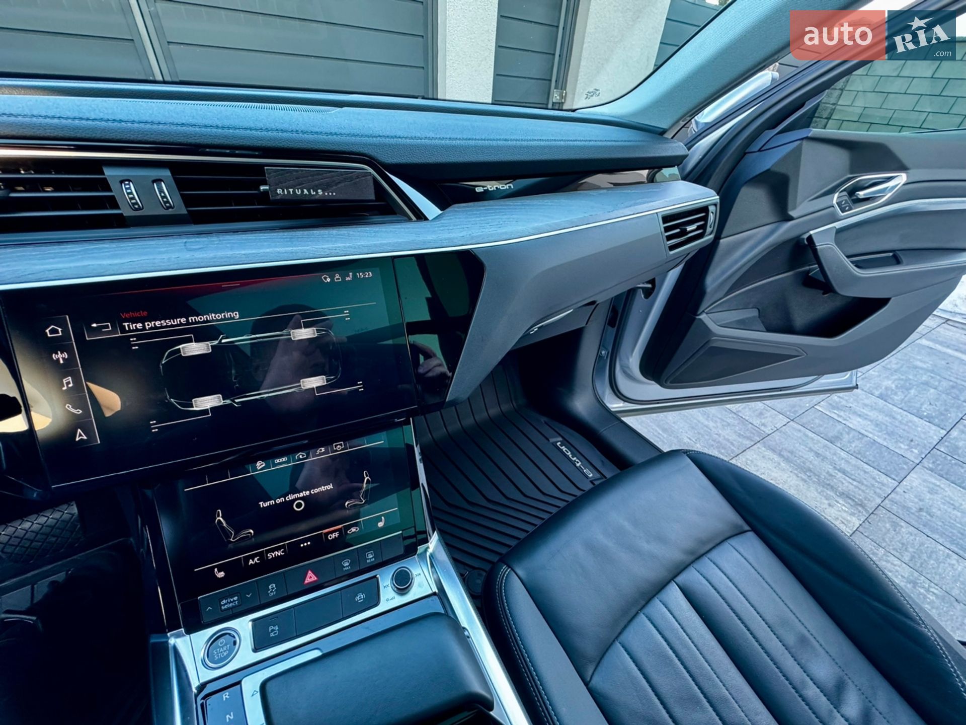 Audi e-tron 2022 VIN WA1AAAGE1NB047049 фото оголошення 25 з 52
