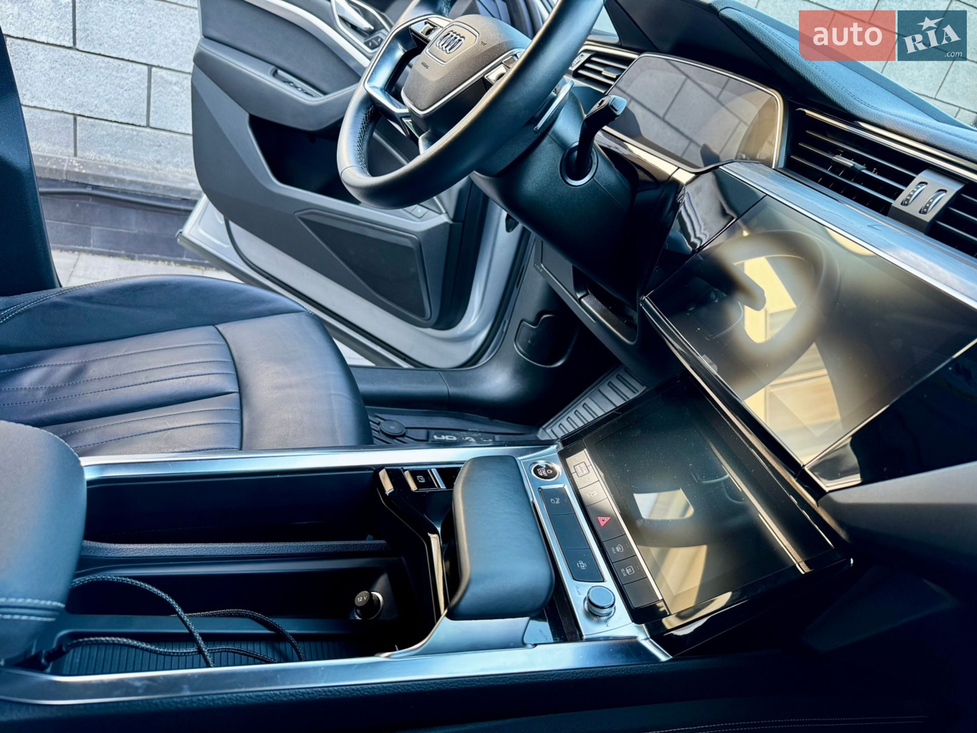 Audi e-tron 2022 VIN WA1AAAGE1NB047049 фото оголошення 31 з 52