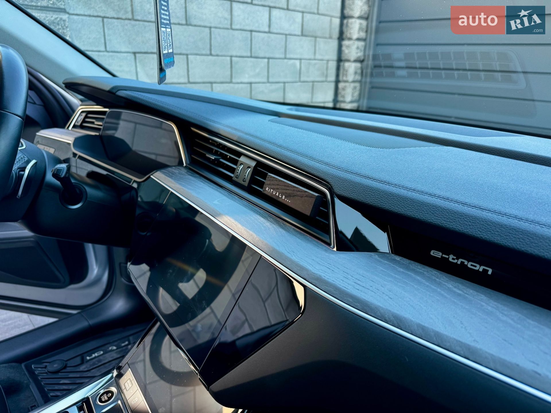 Audi e-tron 2022 VIN WA1AAAGE1NB047049 фото оголошення 32 з 52