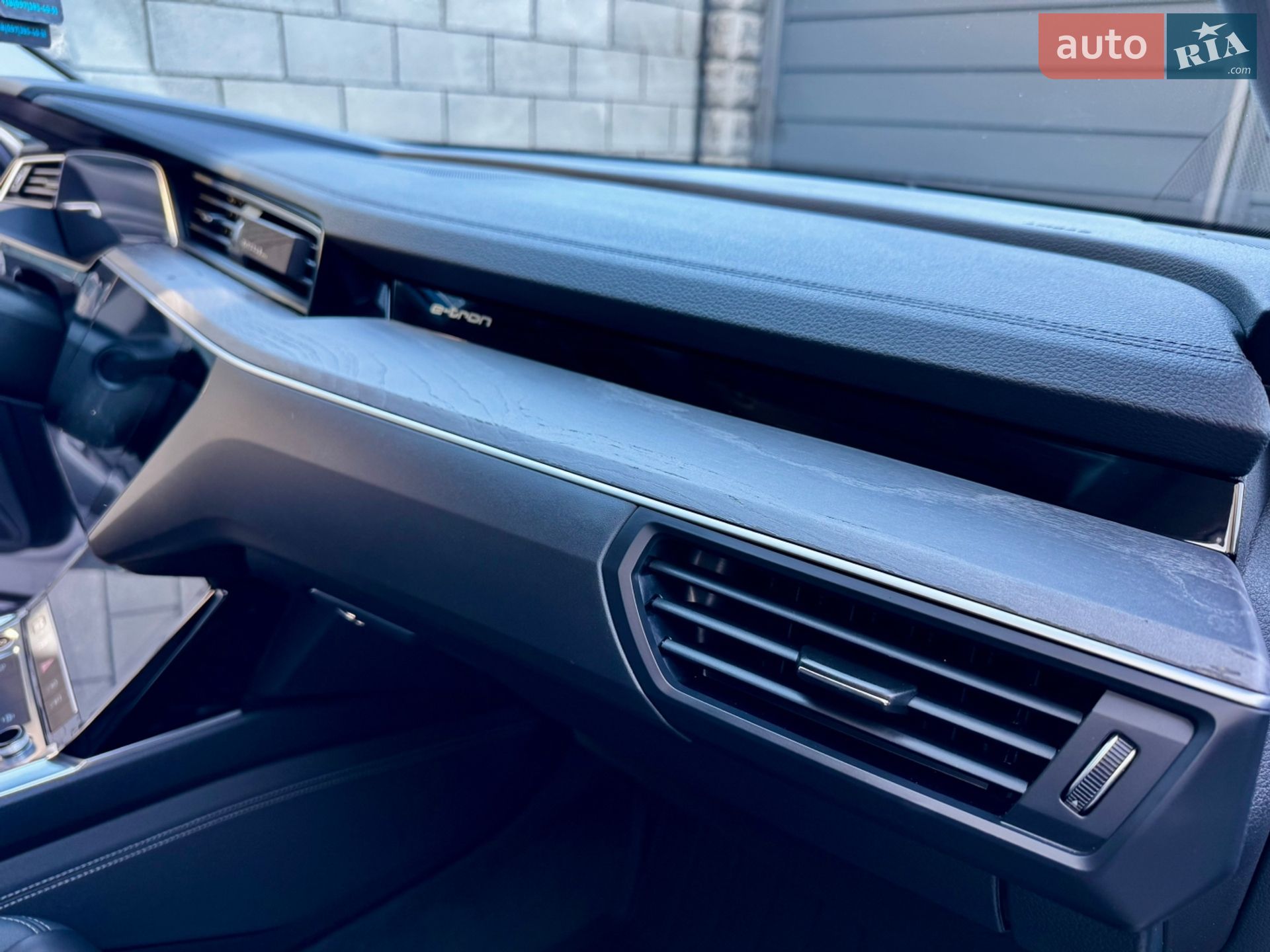 Audi e-tron 2022 VIN WA1AAAGE1NB047049 фото оголошення 33 з 52