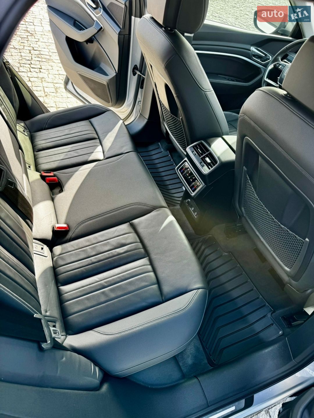 Audi e-tron 2022 VIN WA1AAAGE1NB047049 фото оголошення 50 з 52
