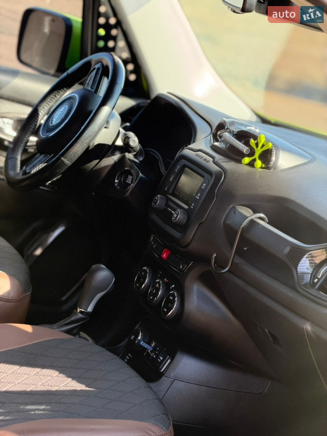 Jeep Renegade 2017 VIN ZACCJBBB3HPG32761 фото оголошення 21 з 39