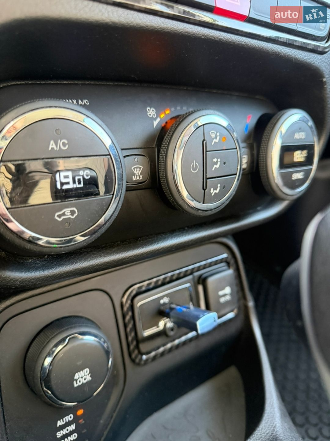 Jeep Renegade 2017 VIN ZACCJBBB3HPG32761 фото оголошення 38 з 39