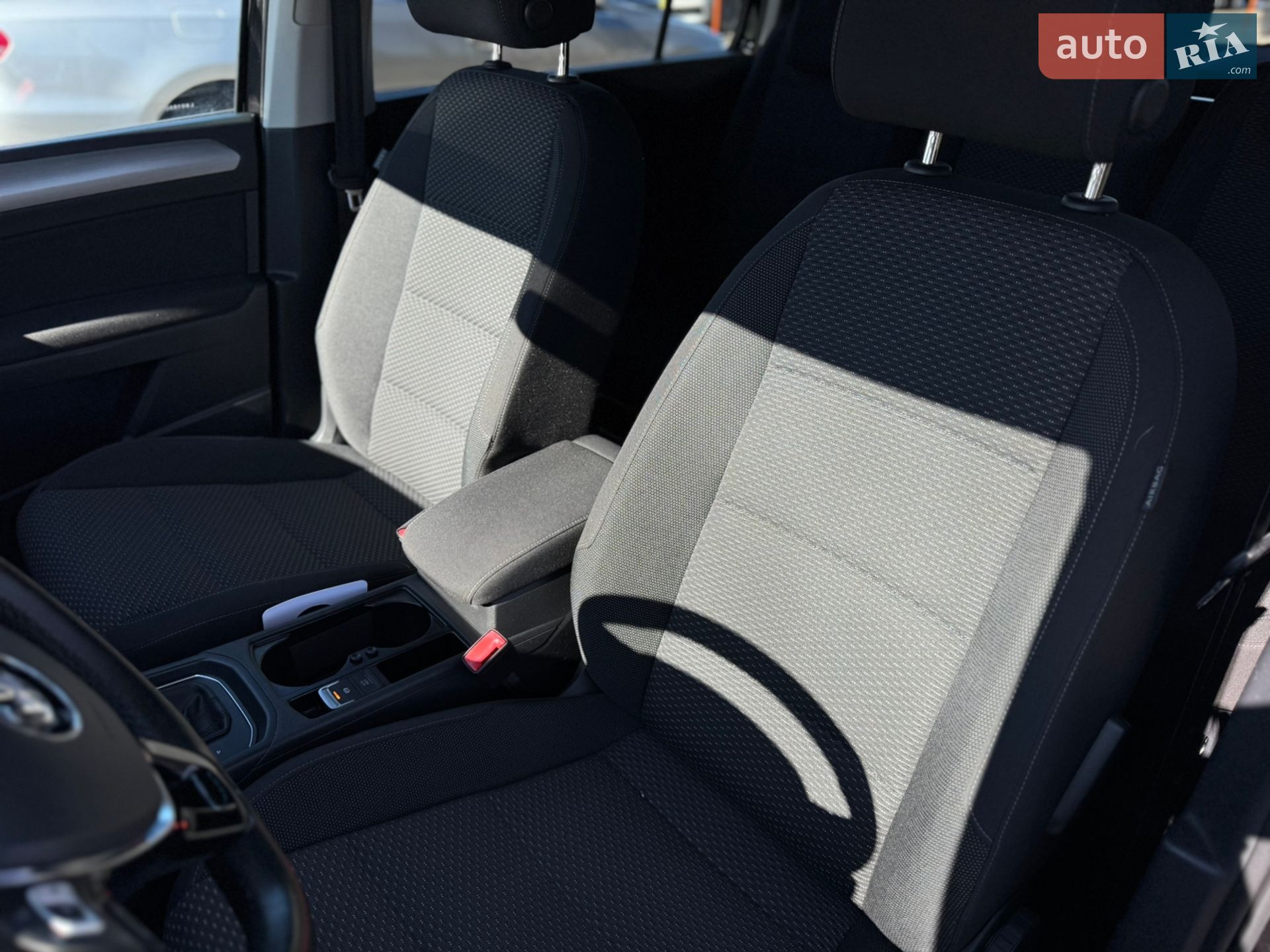 Volkswagen Touran 2019 VIN WVGZZZ1TZLW016021 фото оголошення 9 з 42