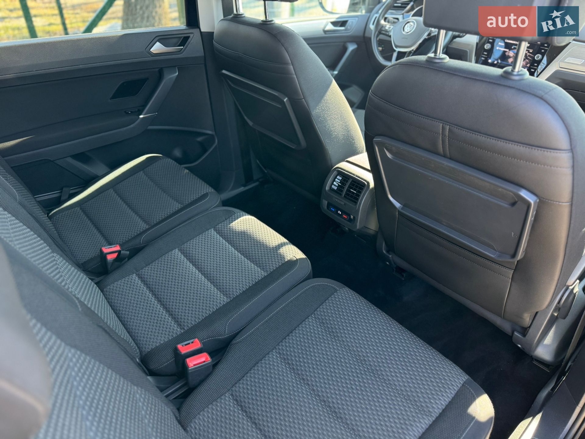Volkswagen Touran 2019 VIN WVGZZZ1TZLW016021 фото оголошення 26 з 42