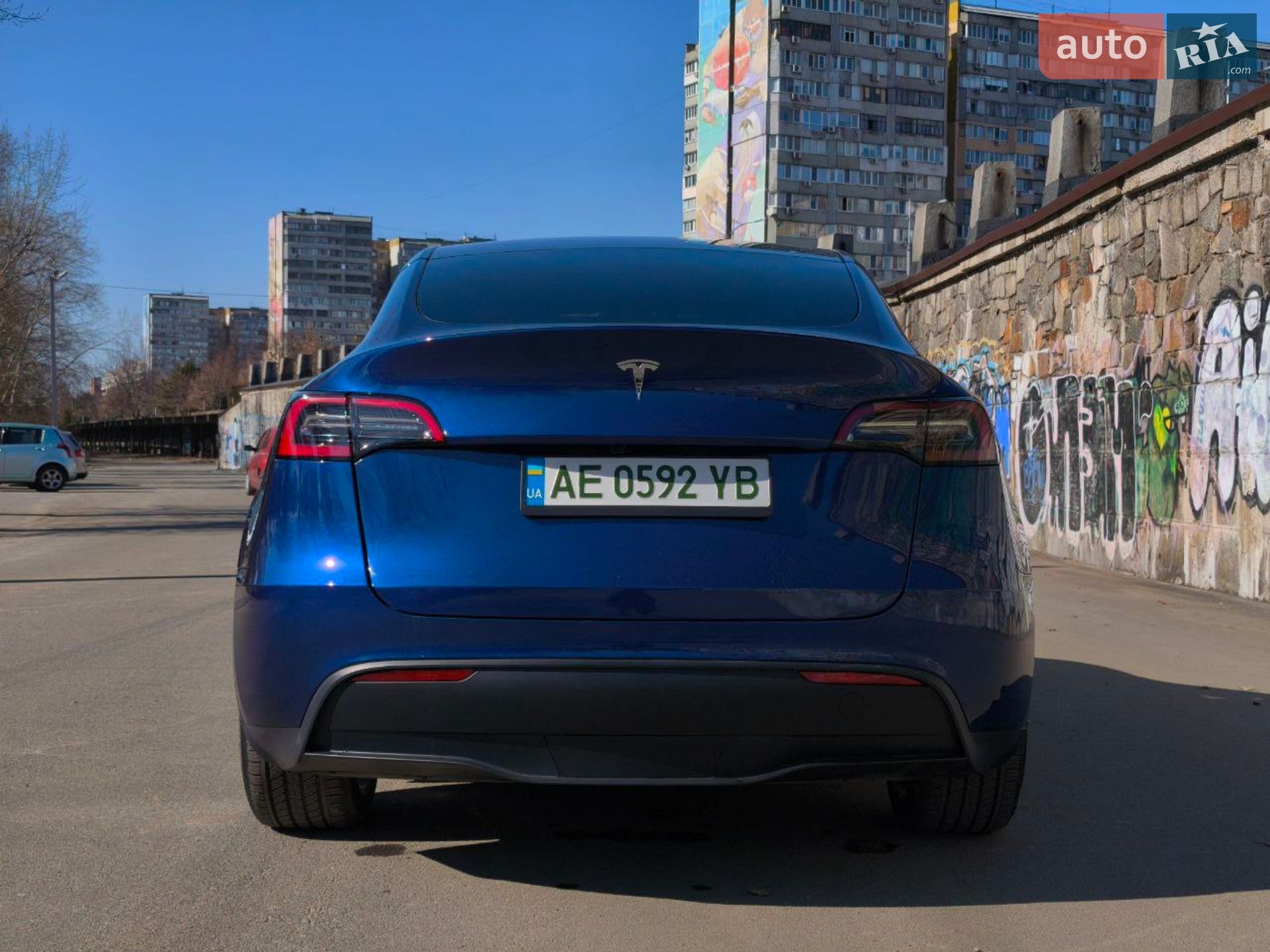 Tesla Model Y 2024 VIN 7SAYGDED5RF082102 фото оголошення 2 з 31